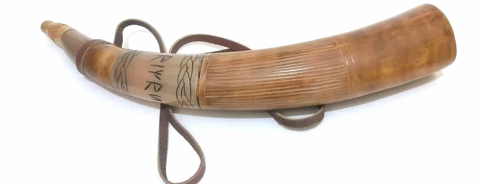 Cuerno de guerra tallado a mano shofar de 45,72 cm estilo trompeta con correa de cuero, acabado pulido oscuro