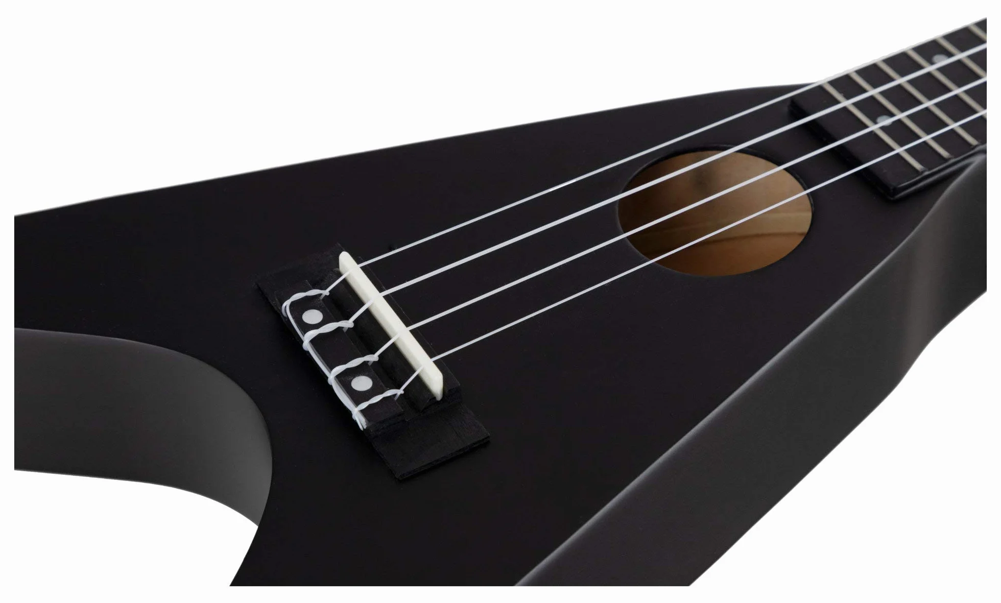 Rocktile FV-04 BK Ukulele soprano heavy, mensura 343 mm, longitud 60,5 cm, cuerpo y mástil de tilo, cuerdas Aquila Super Nylgut, 2 pines para correa, color negro.